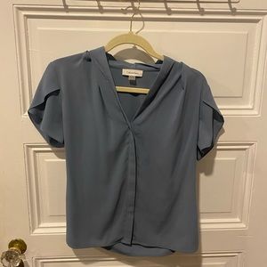 Short sleeve work blouse in blue! XS. Barely been used!